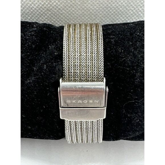 Skagen Denmark SKW2284 Women's Silver Stainless Steel Mesh Analog Watch AEA321 - Picture 4 of 11